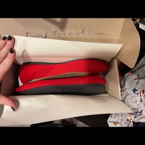 BNIB Rothy’s cardinal squares. Size 10